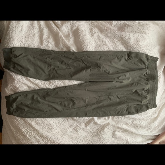 Lululemon Wanderer Jogger / Grey Sage / Size 8 - Picture 3 of 4